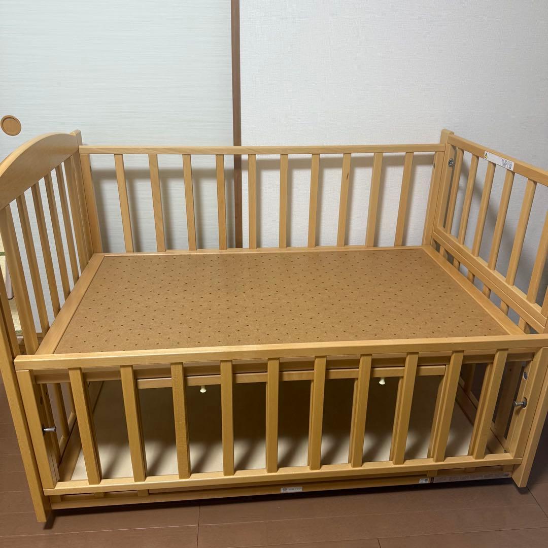 ヤマサキ　ツーオープンベビーベッド　b-side