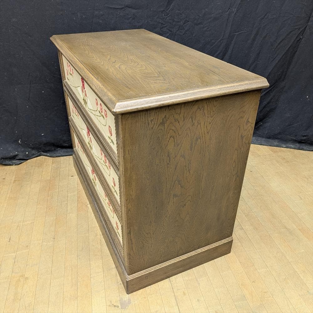 神戸洋家具　伊藤家具　刺繍　リビングチェスト　箪笥　タンス　チェスト　引き出し