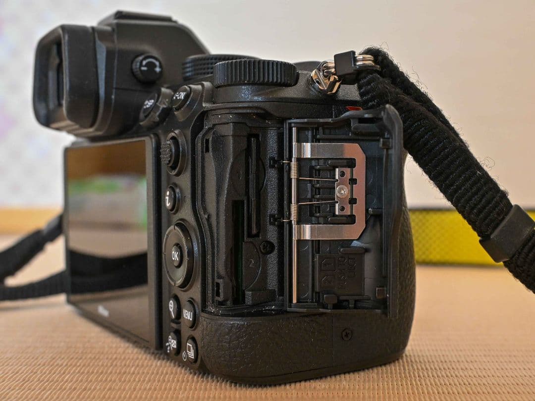 Nikon Z5 本体 ＆ NIKKOR 24-200レンズ