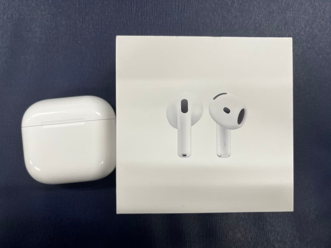 【ほぼ新品美品】Apple AirPods4 ノイズキャンセリングなし
