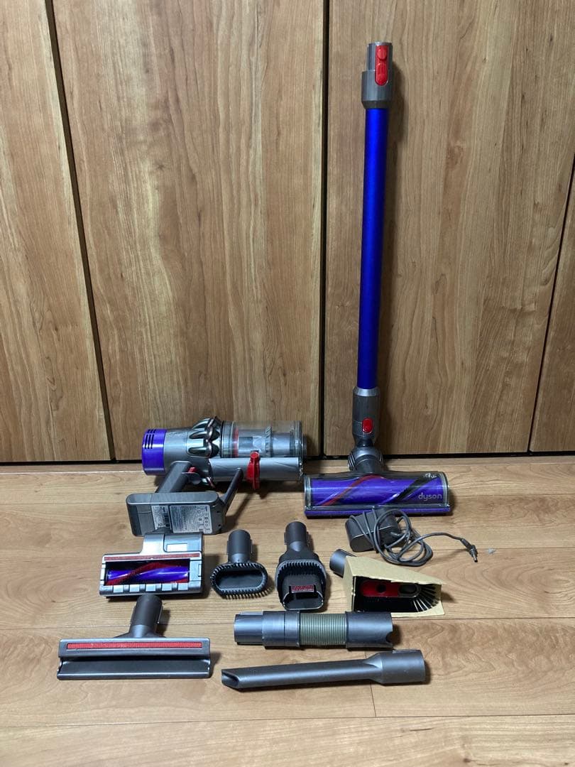 【snoo】ダイソン掃除機一式　Dyson Cyclone V10