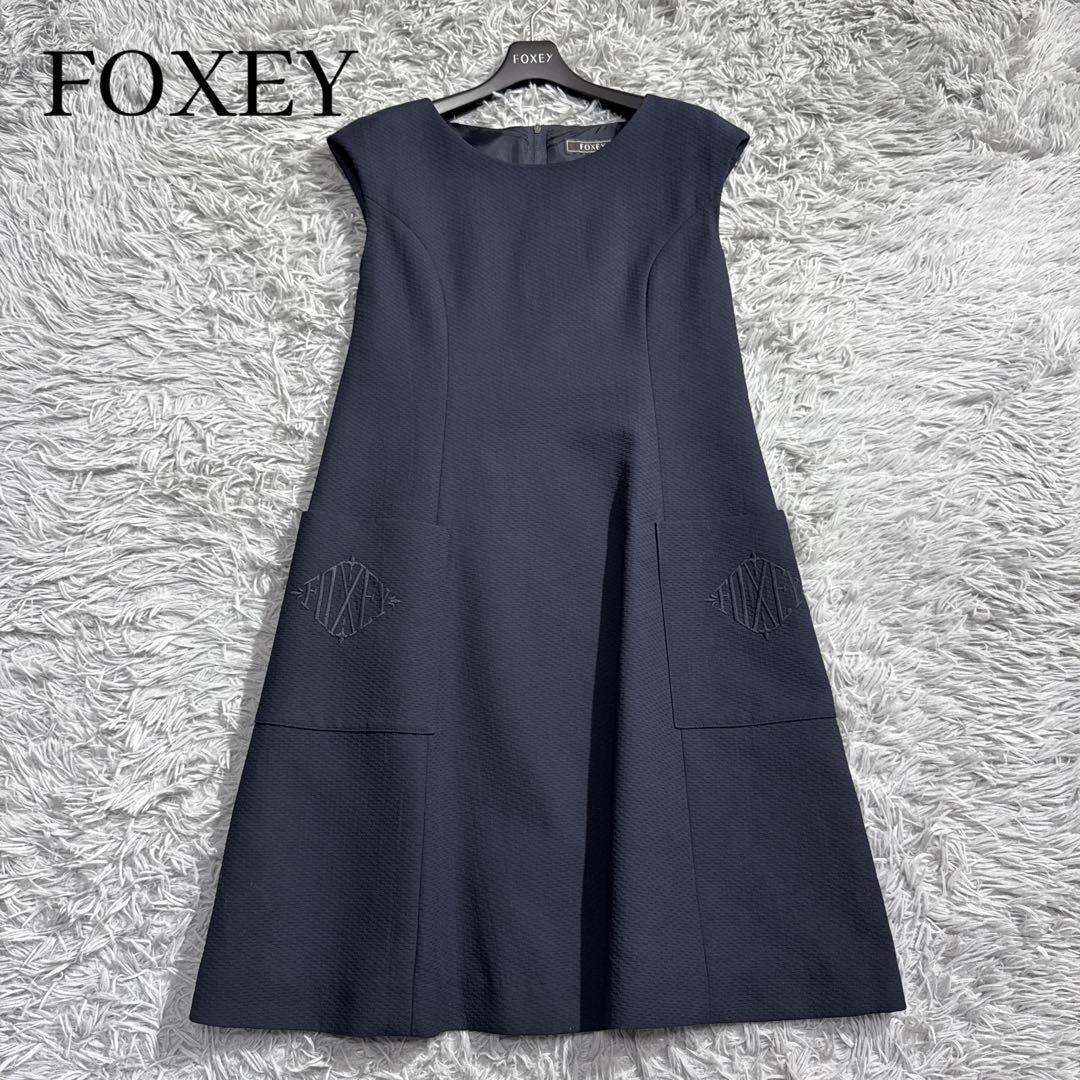 美品✨フォクシー 定価10万 人気 ジャスミンホワイト ロゴ刺繍 ミッドナイト