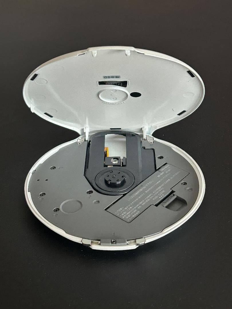 SONY D-NE20 ポータブルCDプレーヤー（ジャンク）