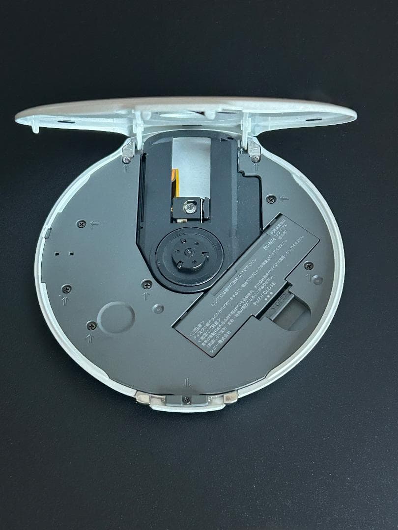 SONY D-NE20 ポータブルCDプレーヤー（ジャンク）