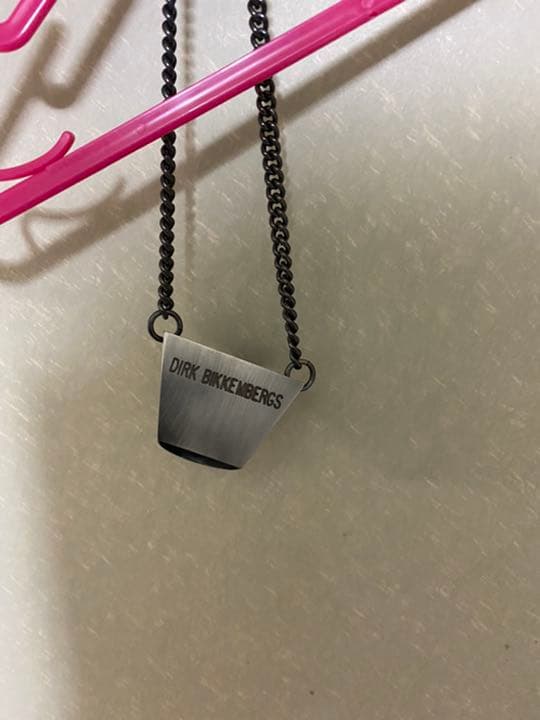 dirk bikkembergsのネクタイに付けるやつ。