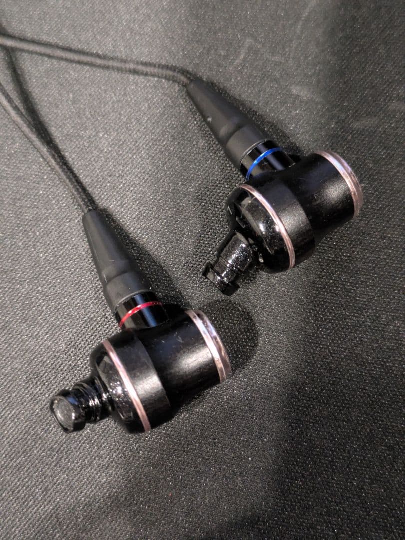 イヤホン JVC HA-FW01