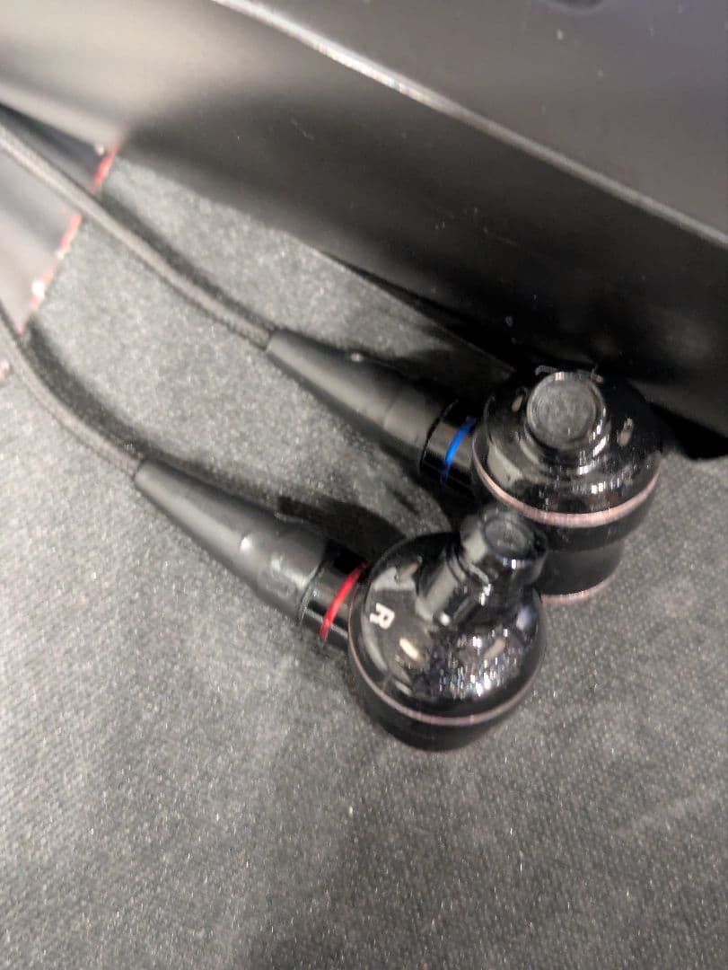 イヤホン JVC HA-FW01