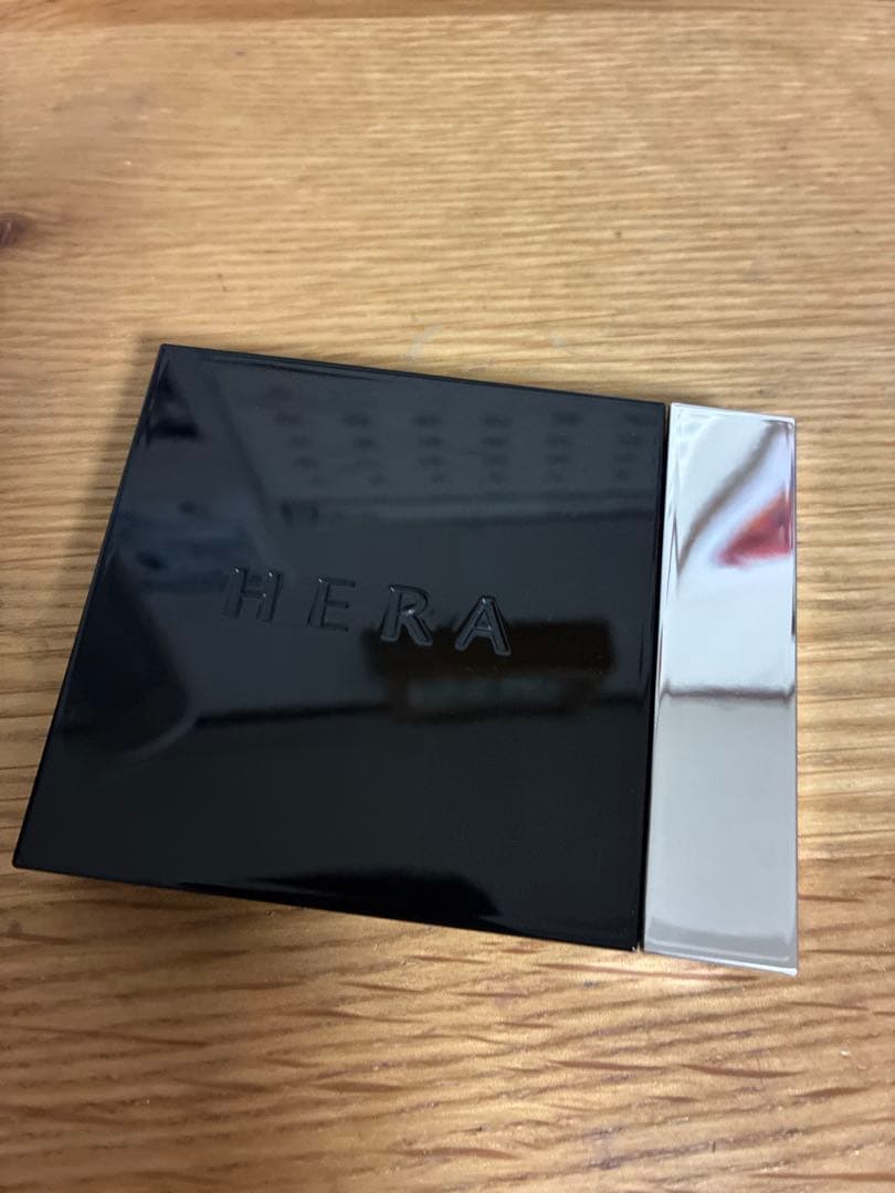 HERAエアリー パウダープライマー N ノベルティベロアポーチ付
