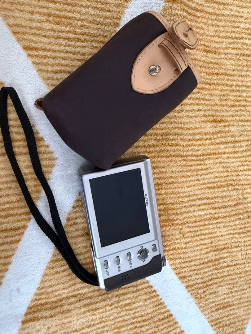 RICOH R8 デジタルカメラ シルバー ケース付