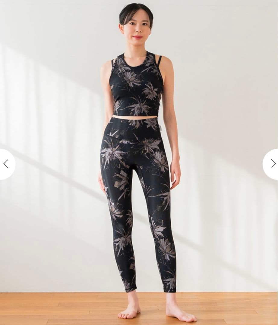 【新品未使用】SUKALAブラ付きタンクトップ花柄黒 ヨガ LAVA web限定