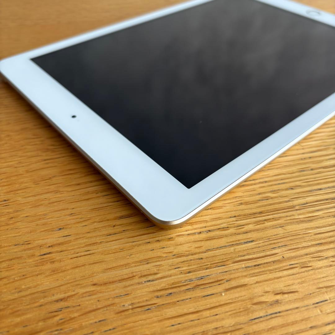 iPad 第5世代 Wi-Fiモデル 32GB 白