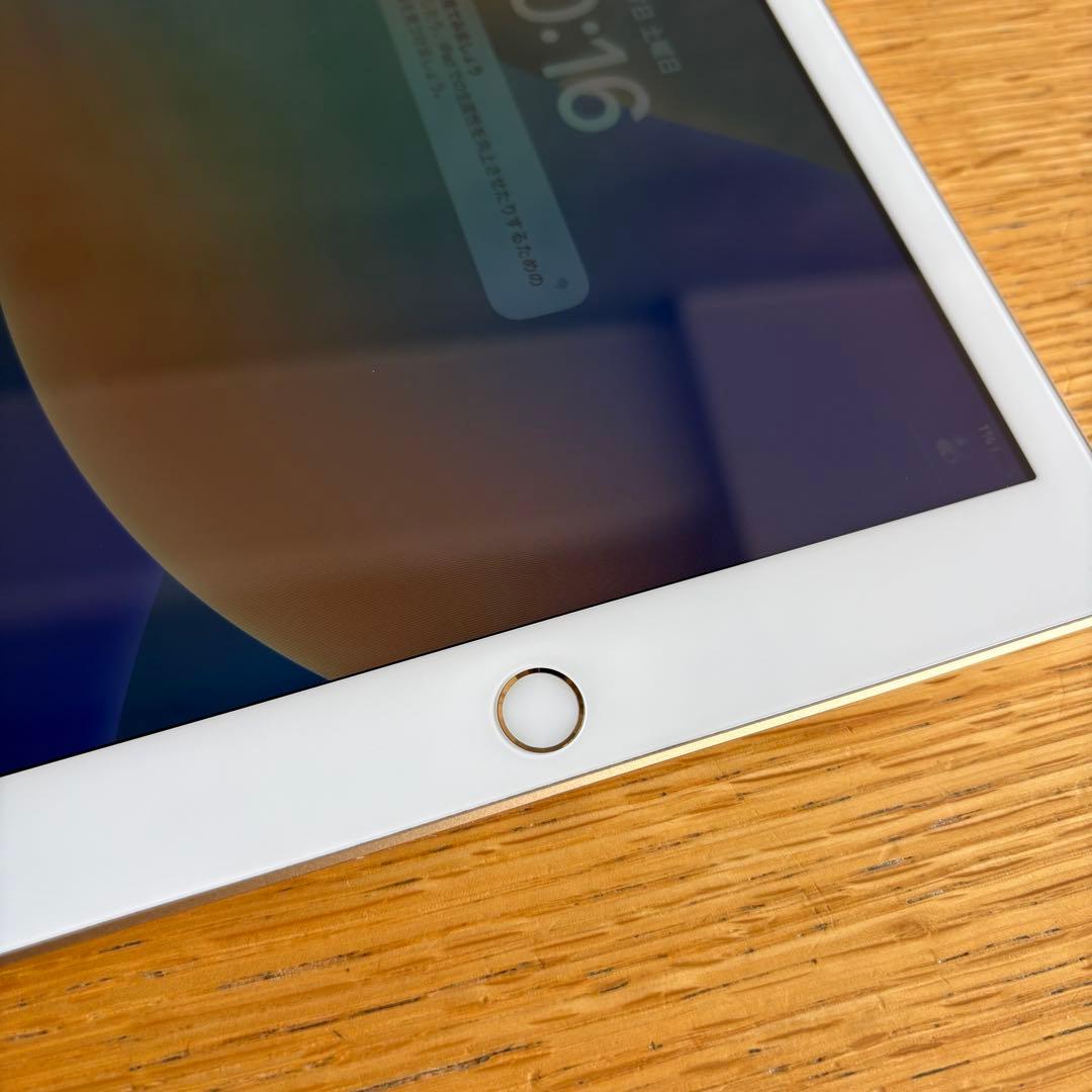 iPad 第5世代 Wi-Fiモデル 32GB 白