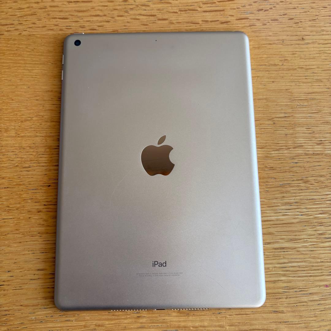 iPad 第5世代 Wi-Fiモデル 32GB 白