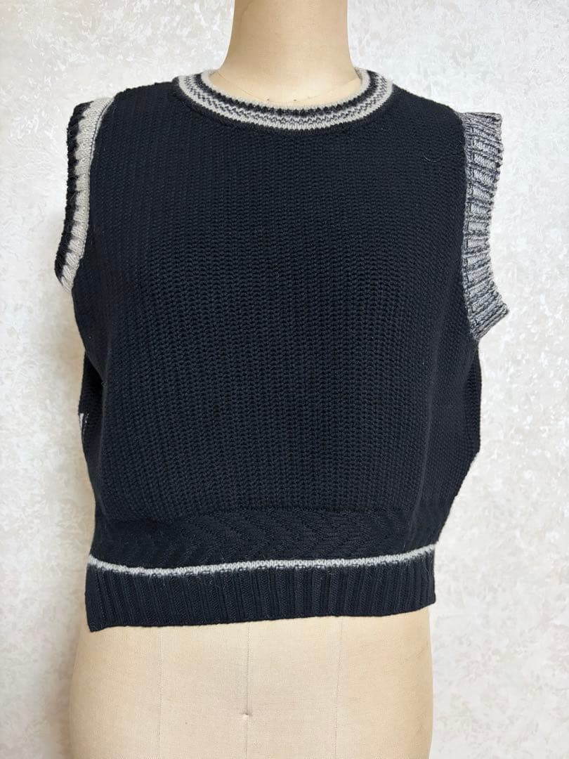 ノースリーブニットベスト ブラック