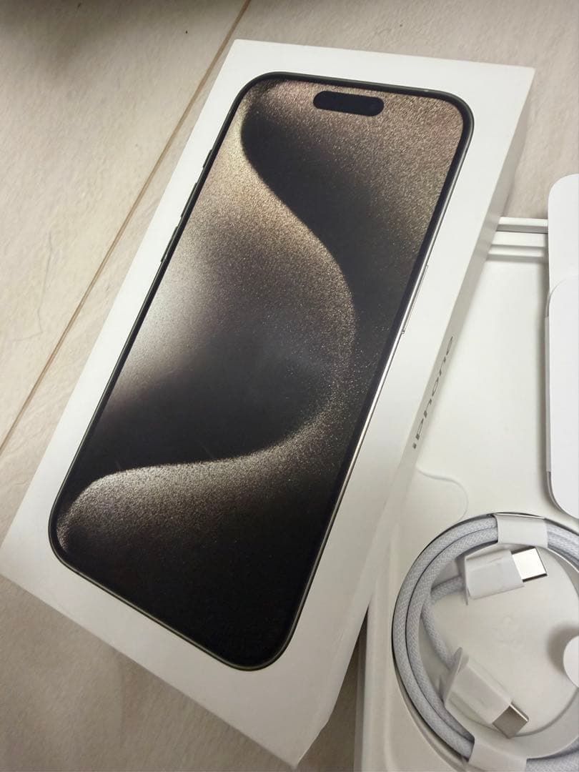 【美品】iPhone 15 Pro SIMフリー ナチュラルチタニウム 本体