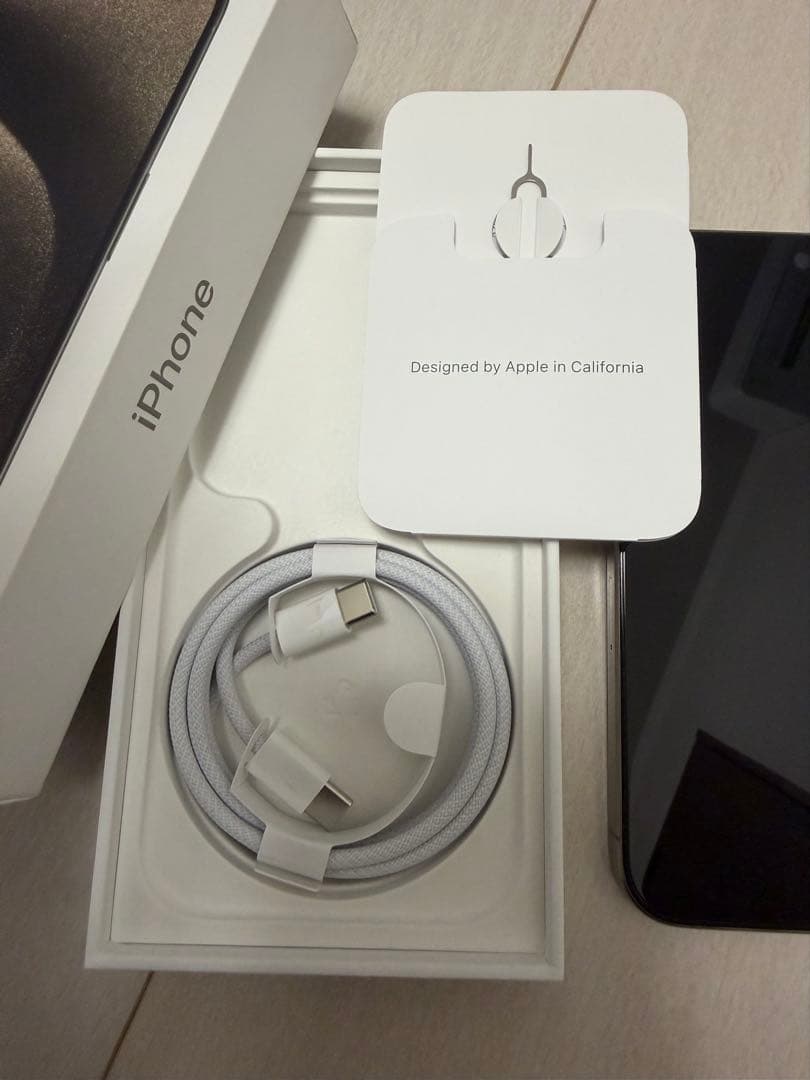 【美品】iPhone 15 Pro SIMフリー ナチュラルチタニウム 本体