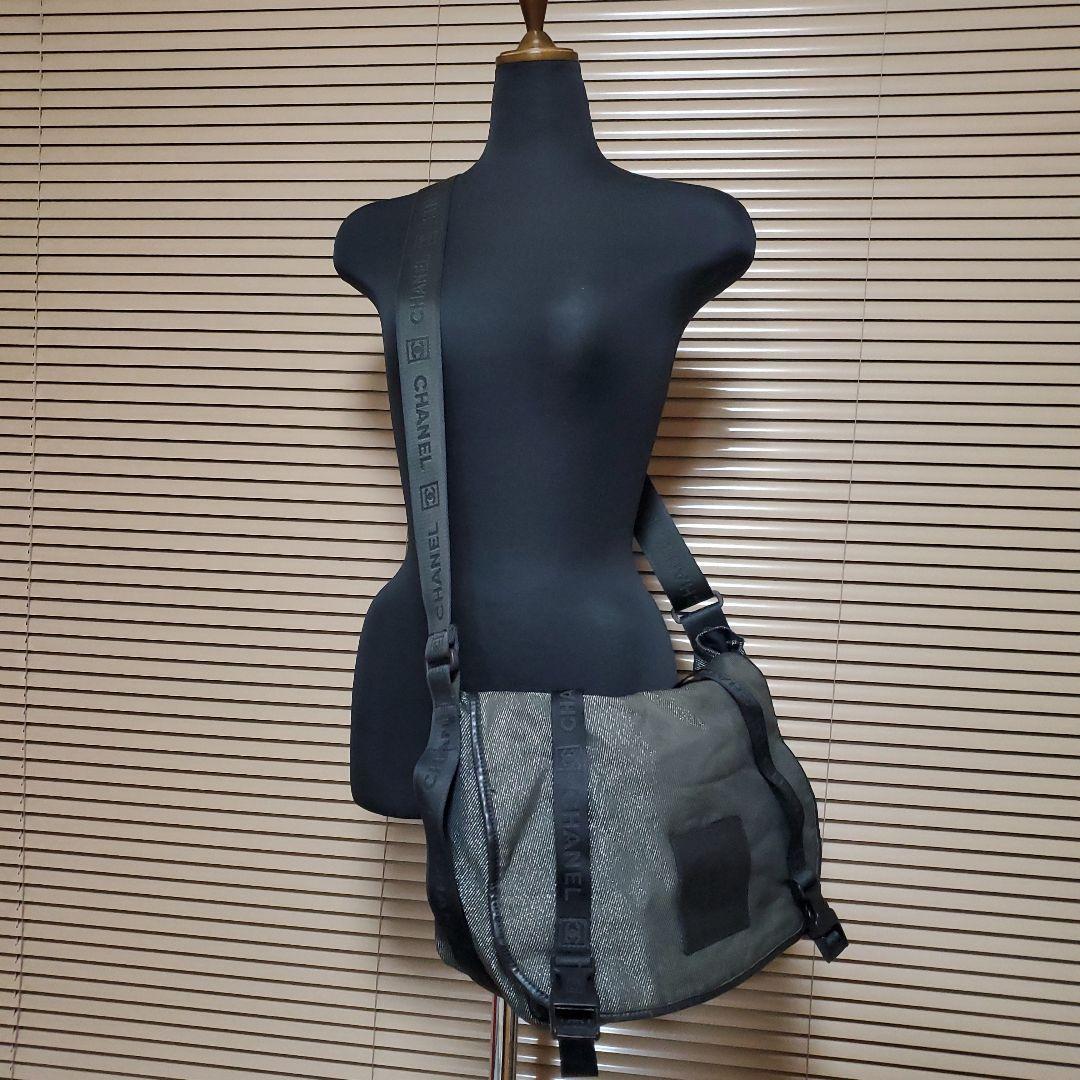 正規品　CHANEL　スポーツライン　メッセンジャーバック　シリアル有り