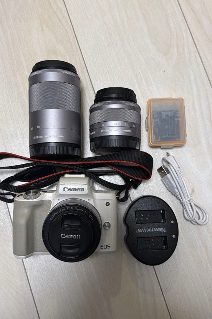 【純正レンズ3本セット】Canon EOS KissM ミラーレス一眼　ホワイト