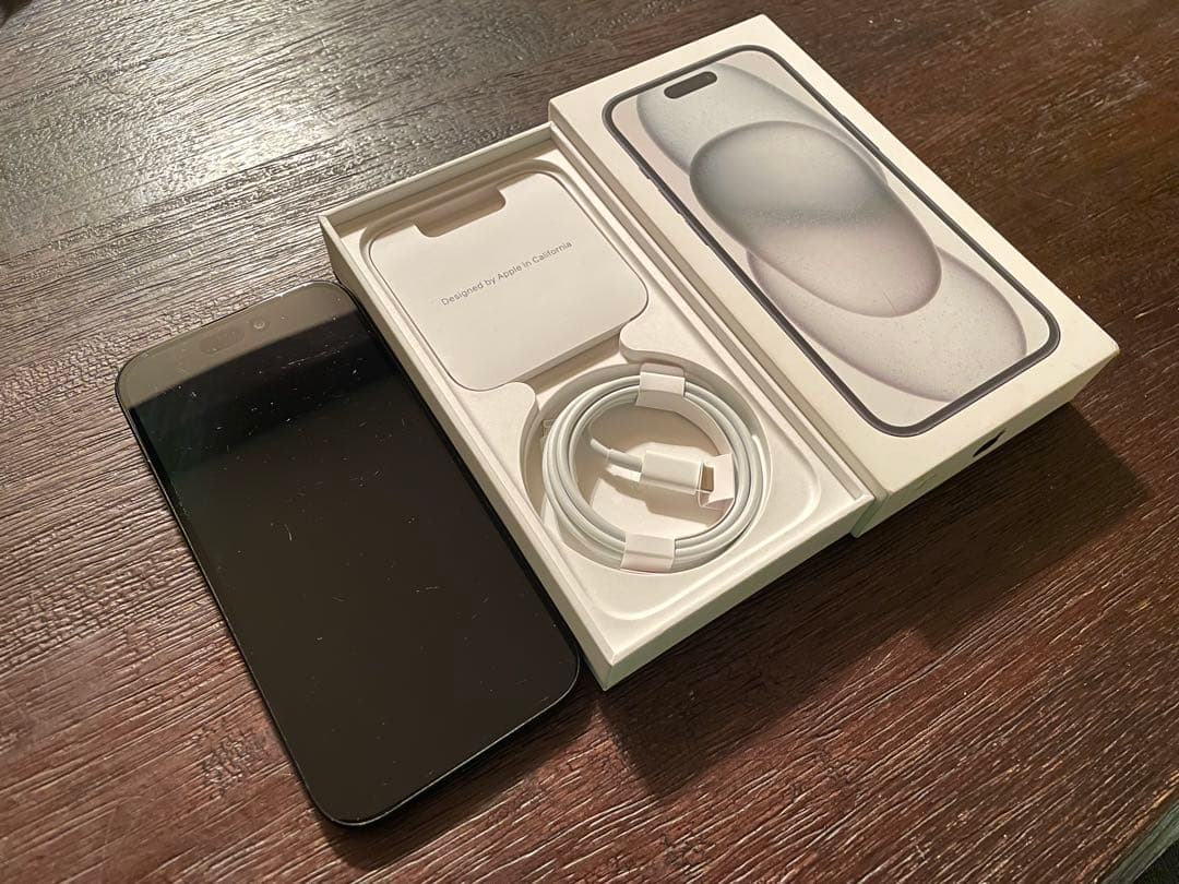 iPhone15 128GB ブラック SIMフリー レンズ割れ 箱付き 初期化