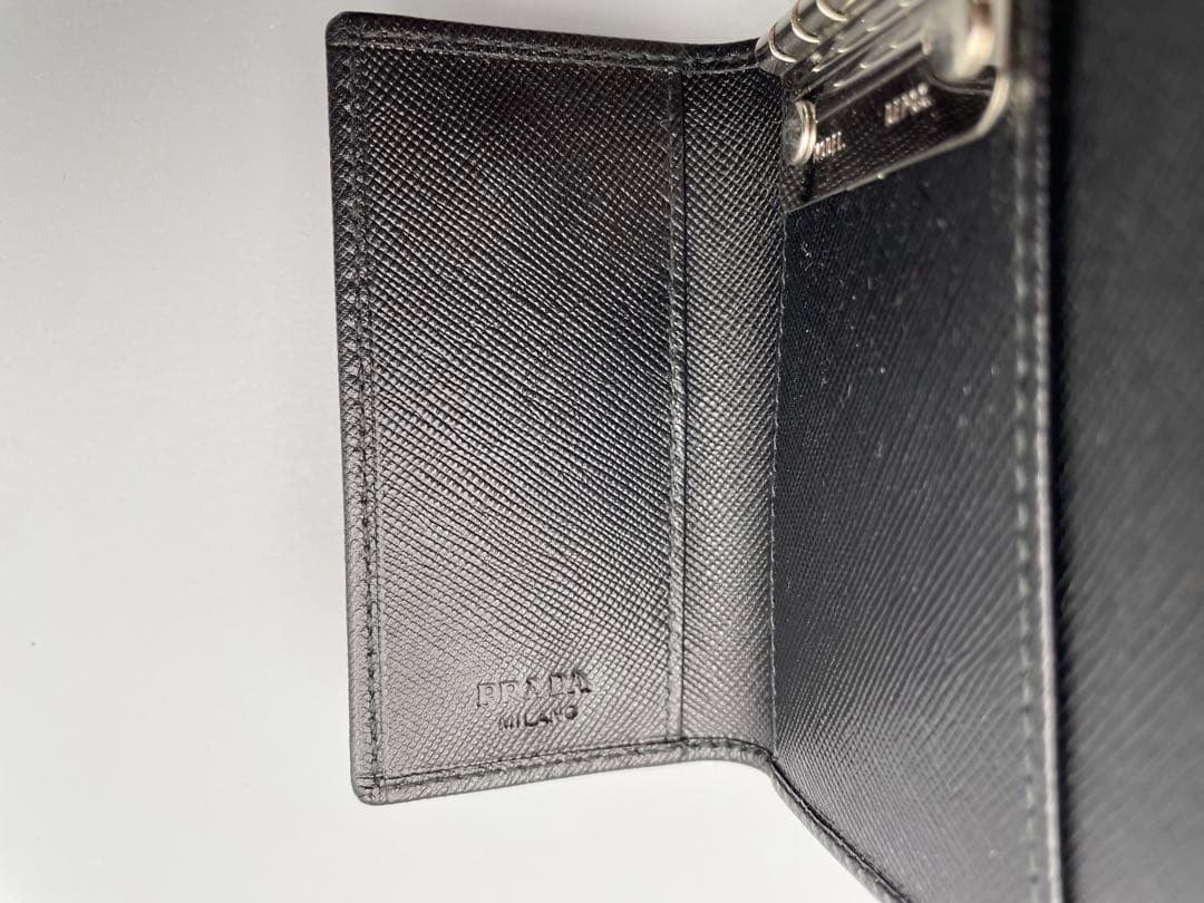 【極美品】　箱付き　プラダ　6連キーケース　男女兼用　ブラック