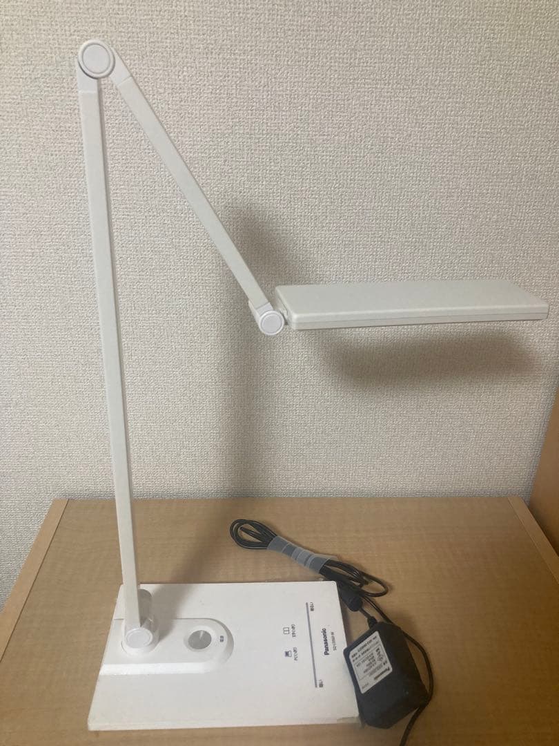 Panasonic LEDデスクライト SQ-LD560-W
