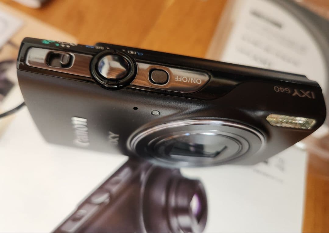 Canon IXY640 ブラック デジカメ バッテリー、Disk16GB付き