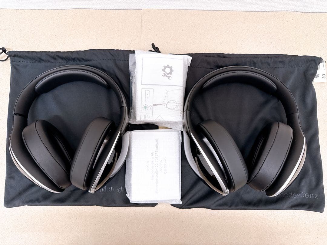 【美品】Mercedes-Benz ワイヤレスヘッドホン 2個セット