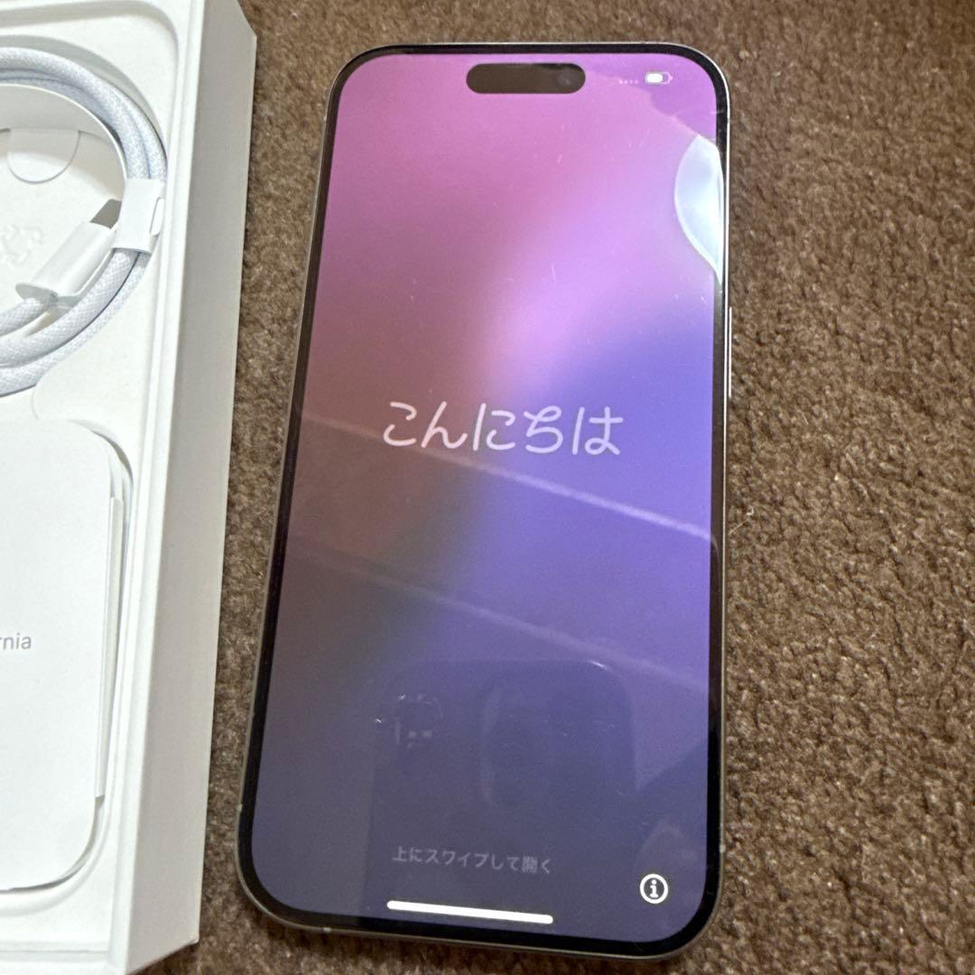 iPhone15pro 本体　ケース付き