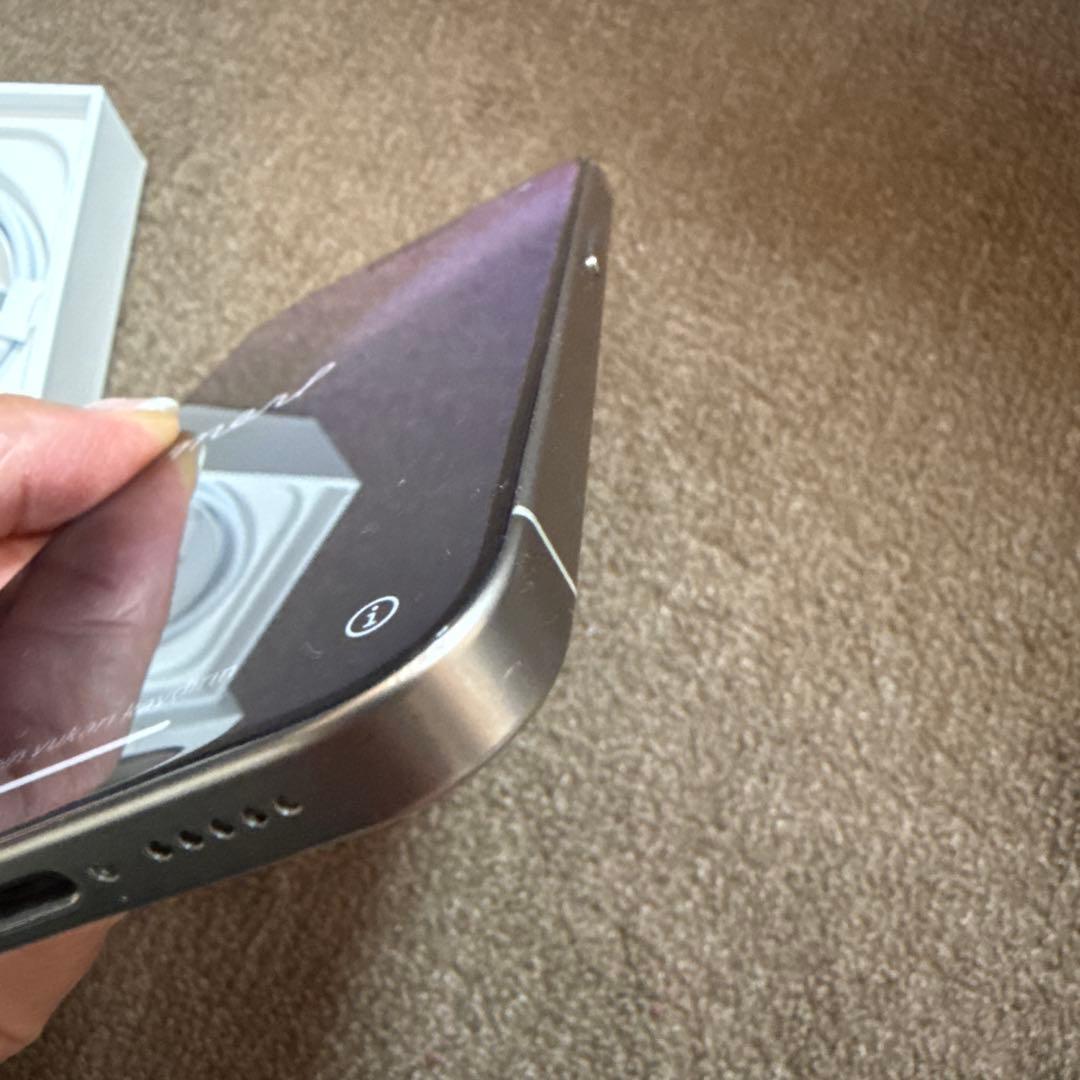 iPhone15pro 本体　ケース付き