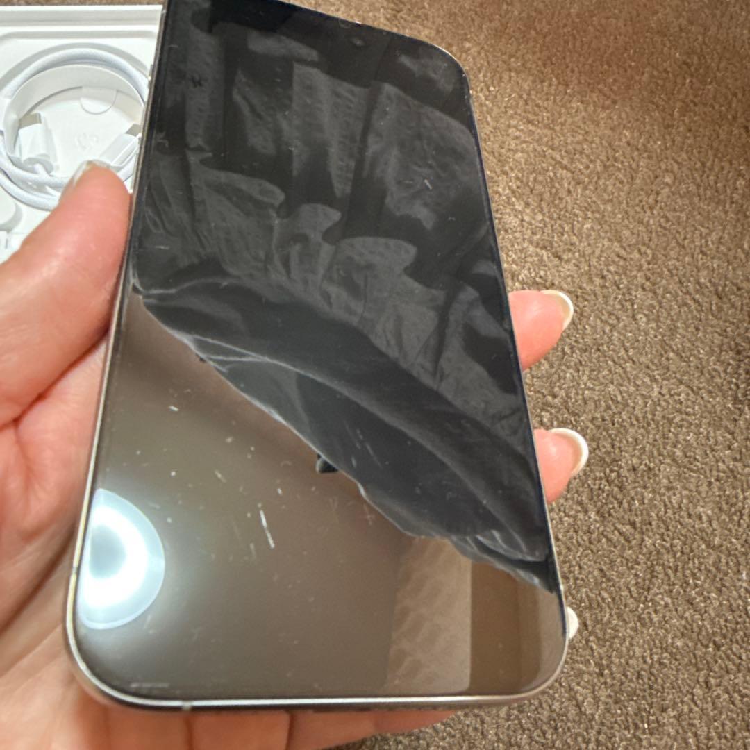 iPhone15pro 本体　ケース付き