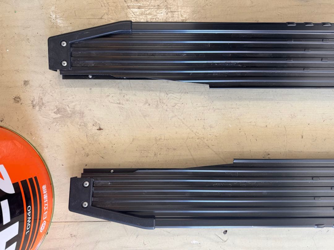 再再販ランドクルーザー70 GDJ76純正サイドステップ