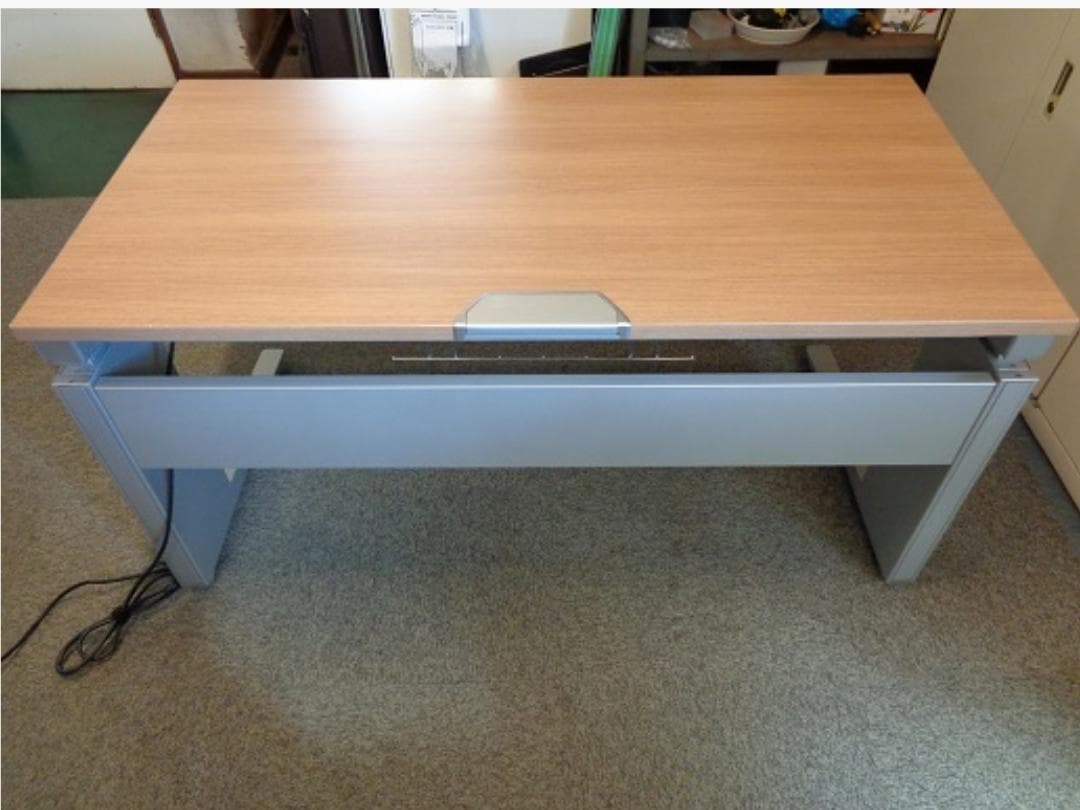 オカムラ プロユニット UDシリーズ 幅135cm 電動昇降デスク