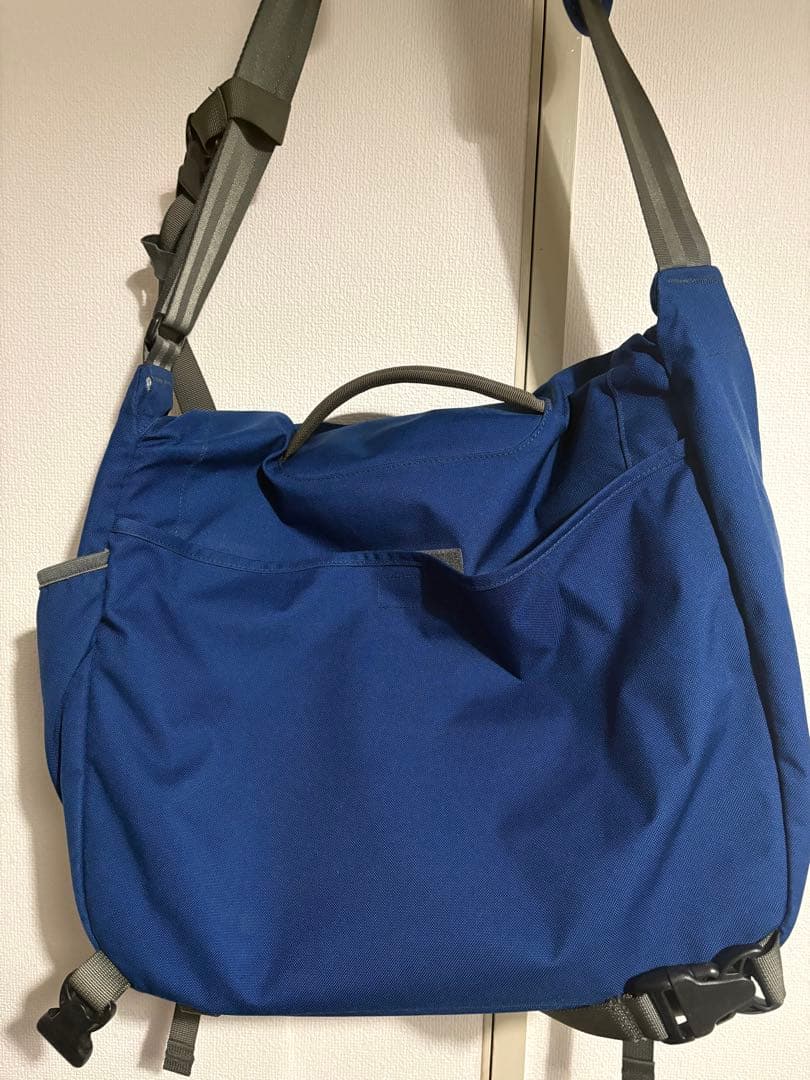 patagonia メッセンジャーバッグ 青