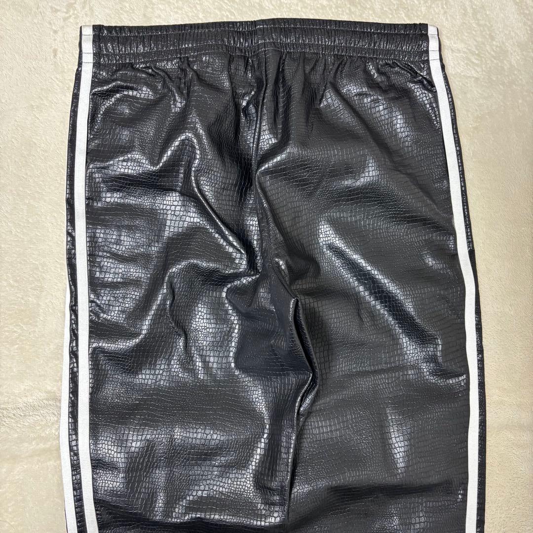 アディダスオリジナルス プレミアム フェイクレザー リュクス トラックXLサイズ