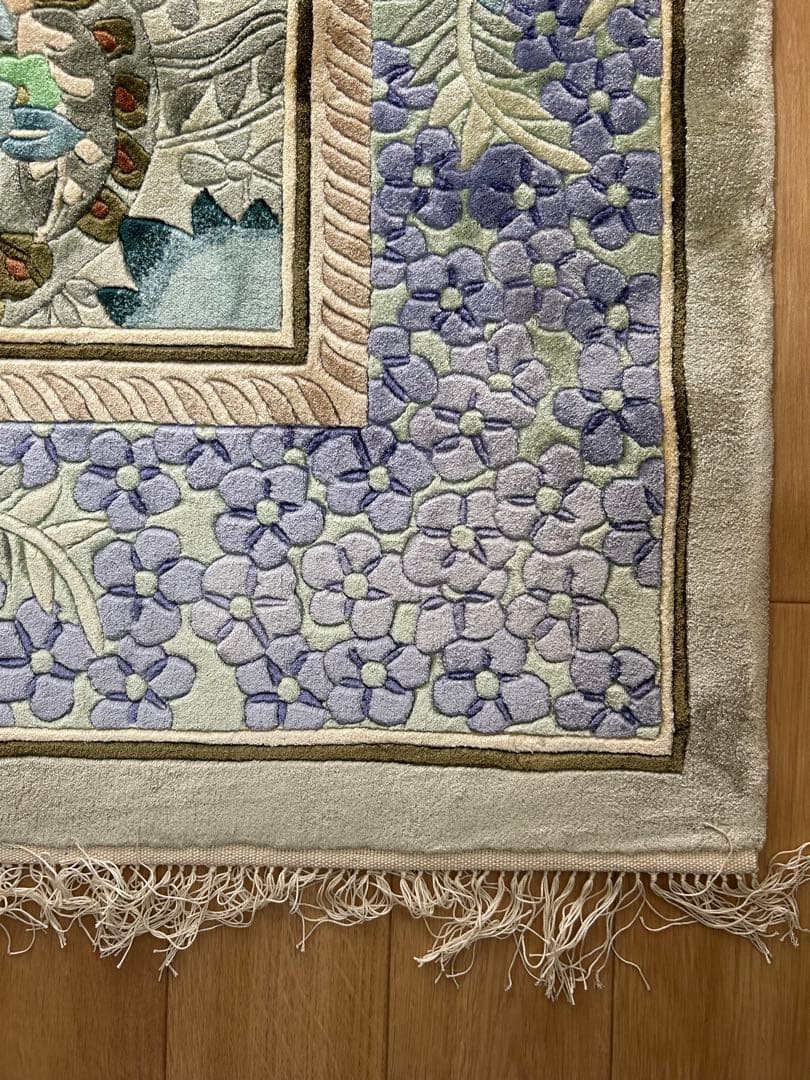 花柄刺繍ラグ 大きめ　中国製高級