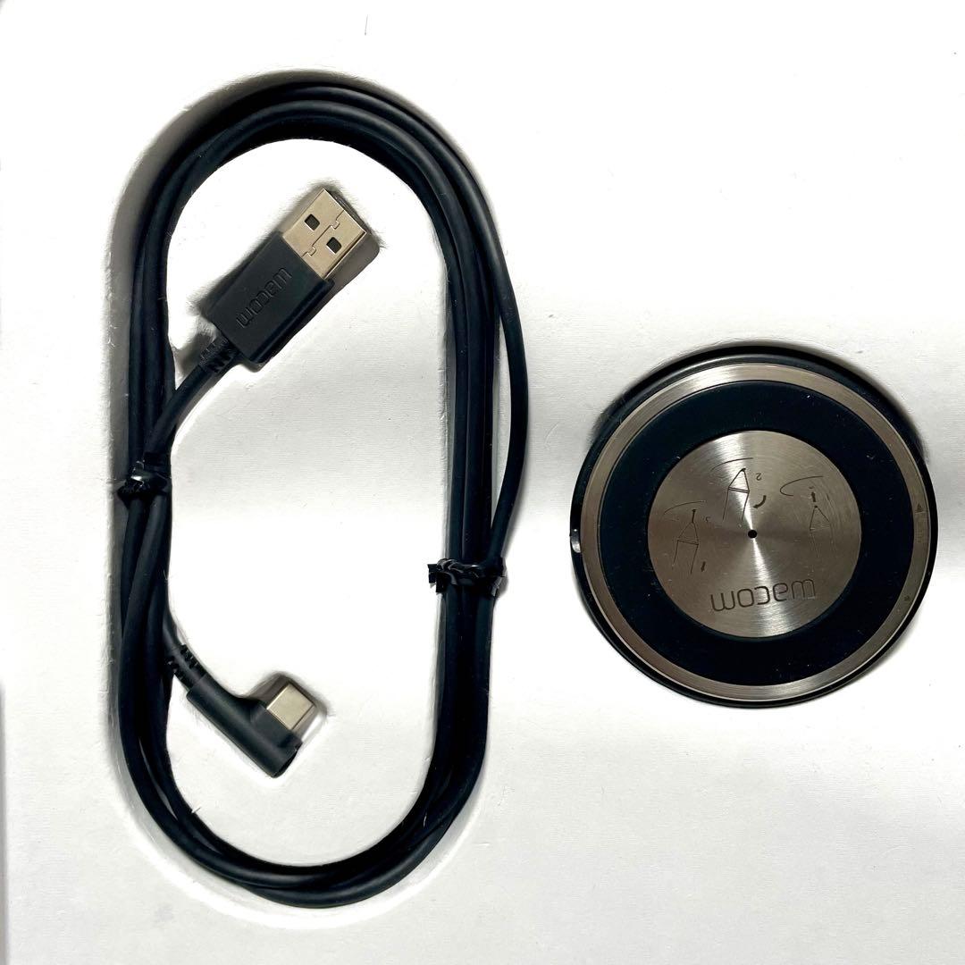 ✨保護フィルム貼済✨ Wacom Intuos Pro ペンタブレット