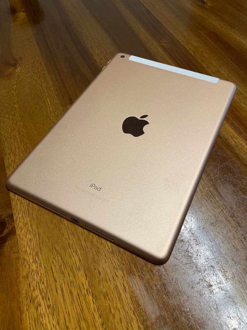 Apple iPad ゴールド 本体　（第6世代）