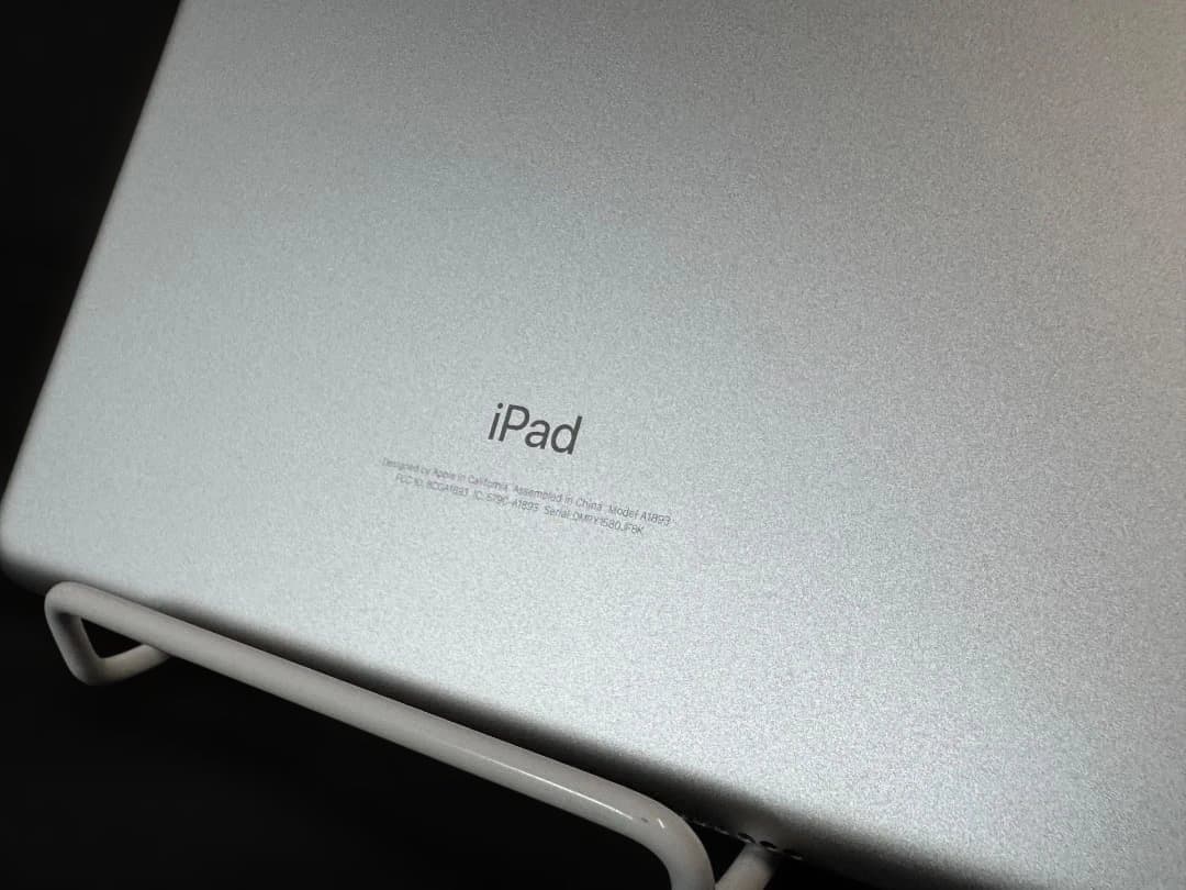 美品 iPad 第6世代 wifiモデル MR7G2J/A A1893