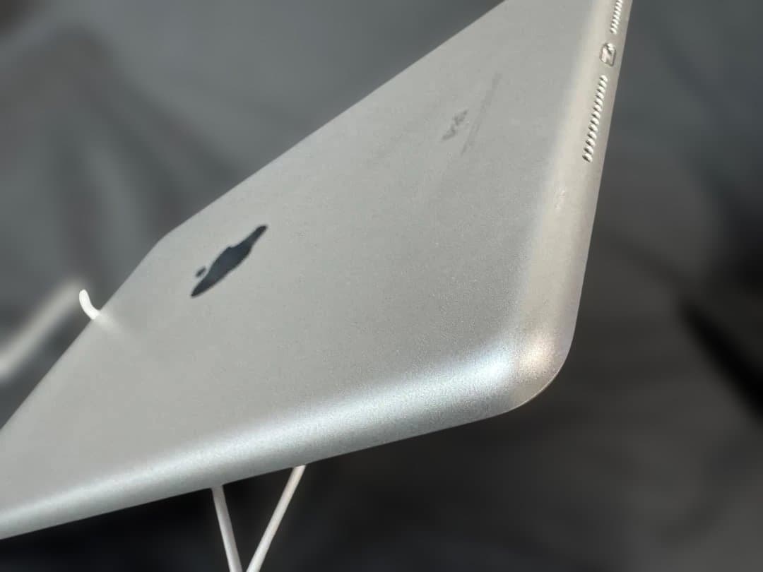 美品 iPad 第6世代 wifiモデル MR7G2J/A A1893