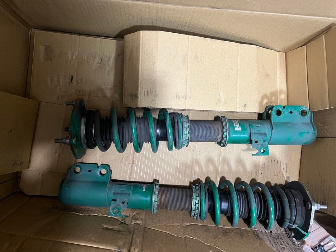 80ヴォクシー　車高調