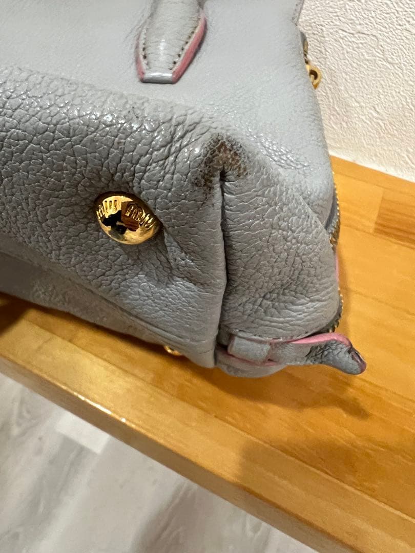 MIU MIU グレー レザー ハンドバッグ