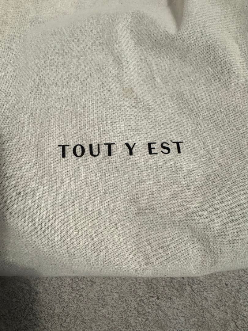 TOUT Y EST　キャンバス素材　バッグ