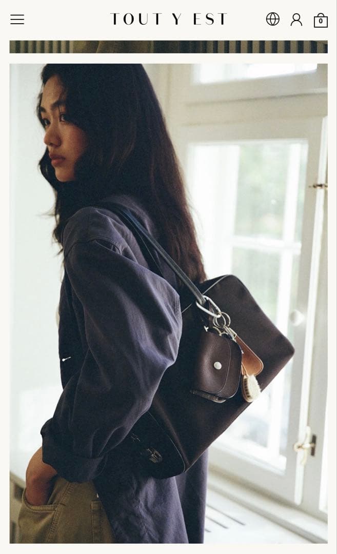 TOUT Y EST　キャンバス素材　バッグ