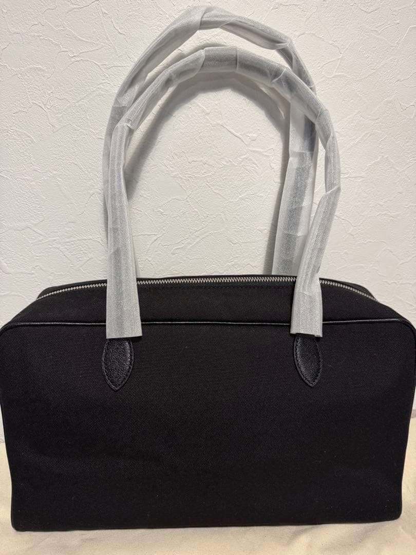 TOUT Y EST　キャンバス素材　バッグ