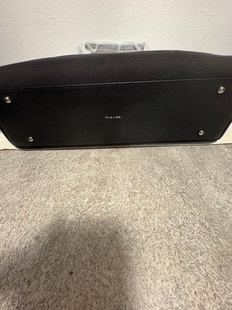 TOUT Y EST　キャンバス素材　バッグ