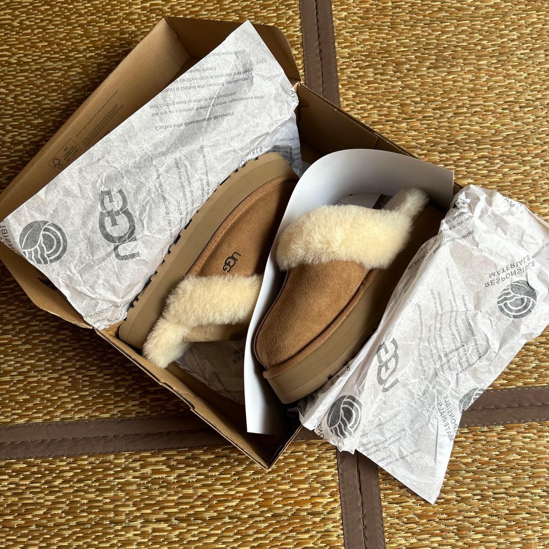 UGG ファーサンダル