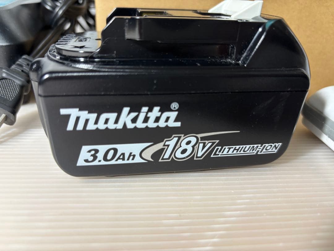 マキタ CL182FD 掃除機 クリーナー バッテリー 充電器　セット