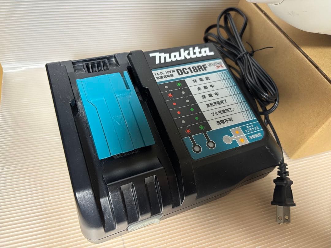 マキタ CL182FD 掃除機 クリーナー バッテリー 充電器　セット
