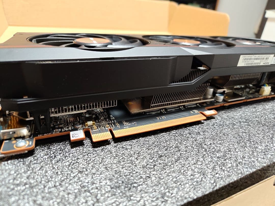 グラフィックボード・グラボ・ビデオカード AMD Radeon RX6800 SAPPHIRE PULSE