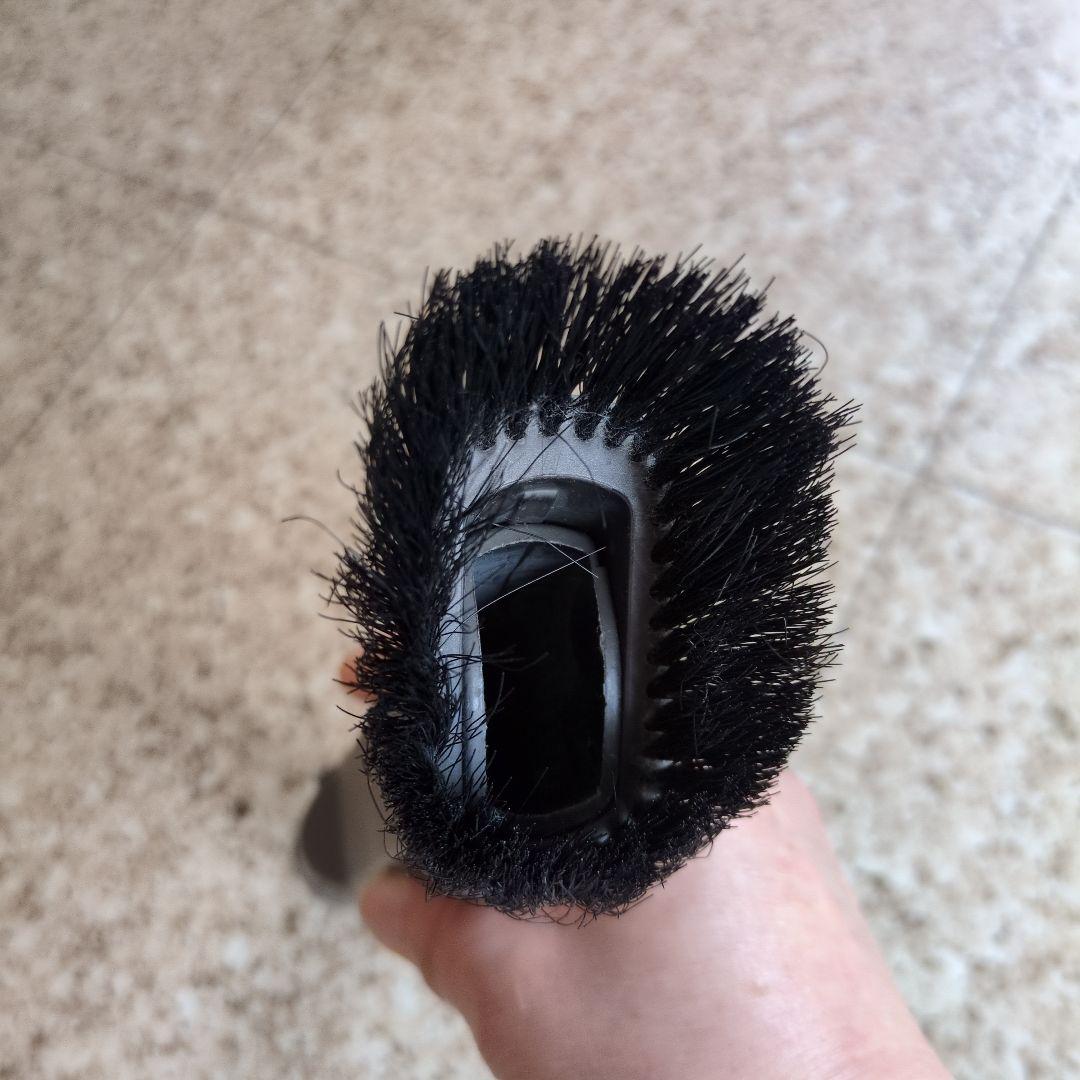 【期間限定お値下中】dyson DC63掃除機　 アタッチメント1個付　取説あり